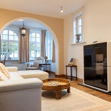 Charming Sauverdias With Garden * De Haan