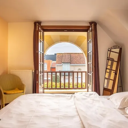 Holiday home Charming Sauverdias With Garden